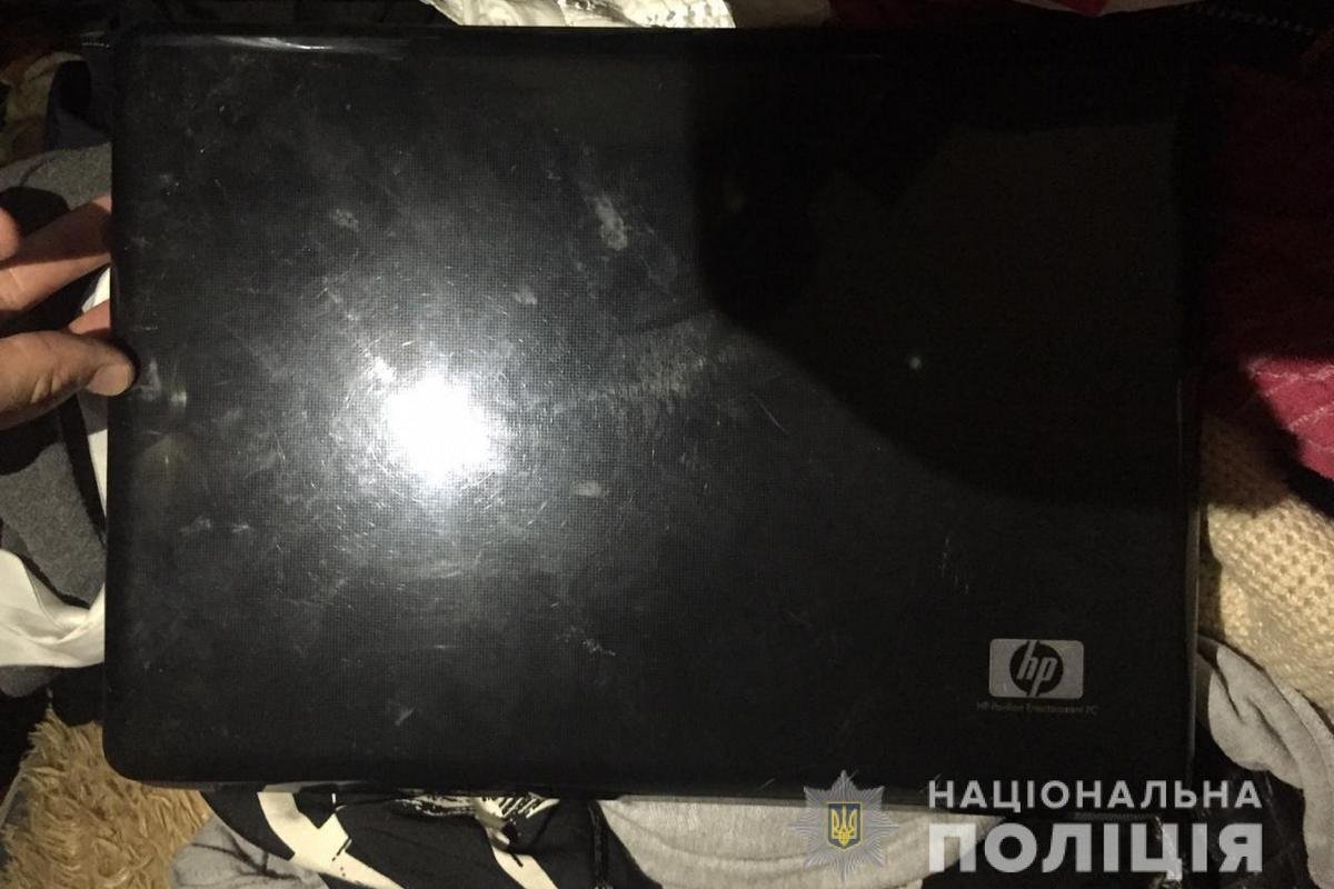 Во время обысков у него дома правоохранители нашли множество украденных ранее вещей