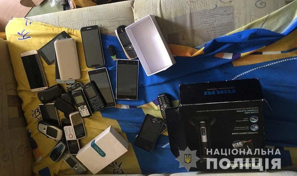 Злоумышленник забирал все ценные вещи, которые ему попадались на глаза