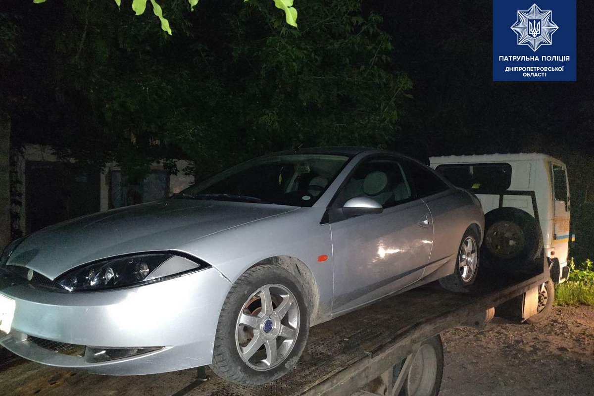 Погоня на ж/м Покровский в Днепре: парень без водительских прав пытался скрыться от патрульных 1