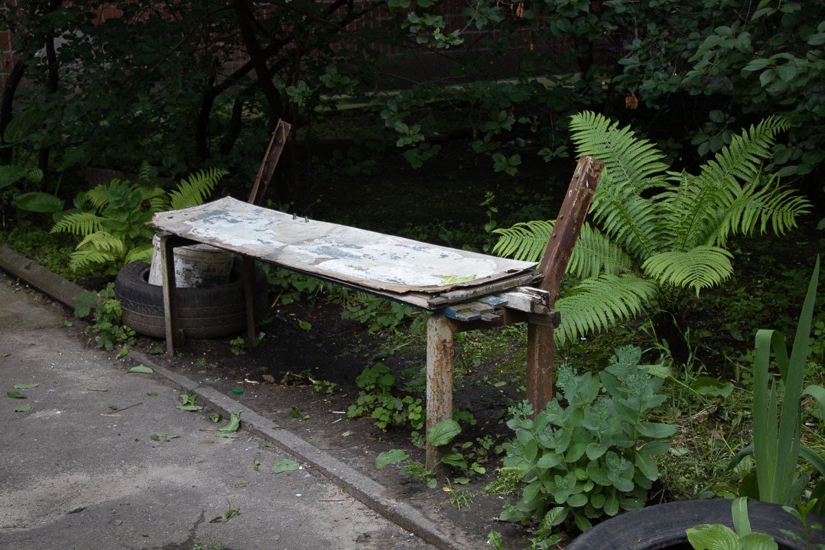 Лавочка на ул. Большой Диевской, 34 Лавочка на ул. Большой Диевской, 34