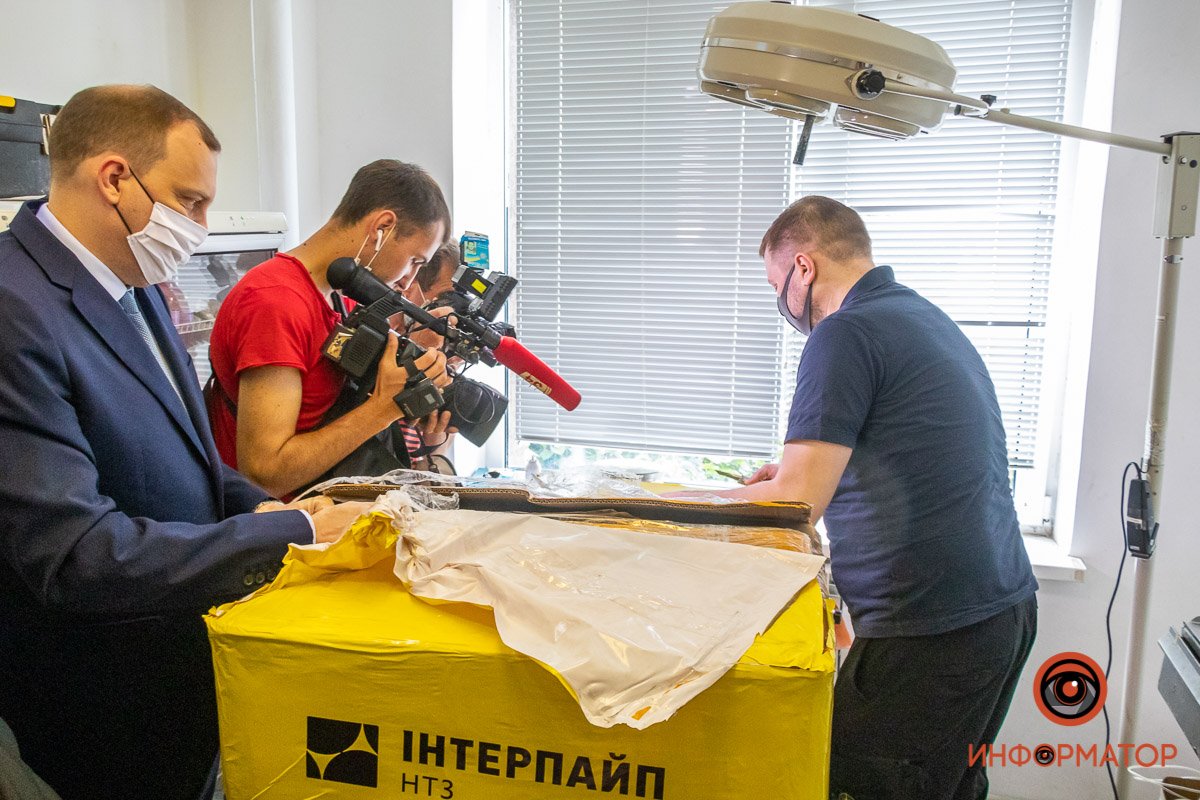 В Днепре КП «Зооконтроль» получило от компании «Интерпайп» аппарат УЗИ последнего поколения 4