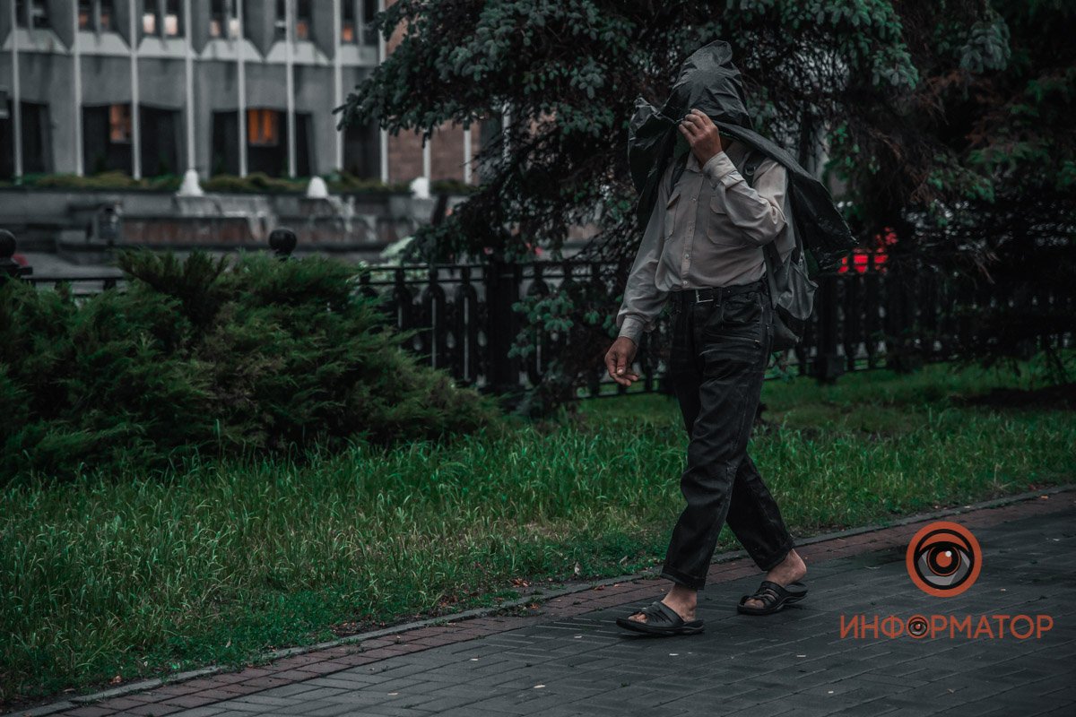 По Днепру вновь прошелся летний дождь: непогода в фото 4