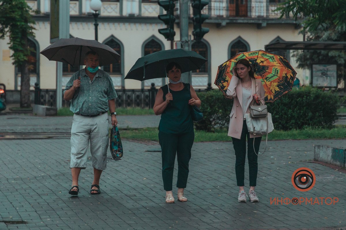 По Днепру вновь прошелся летний дождь: непогода в фото 6