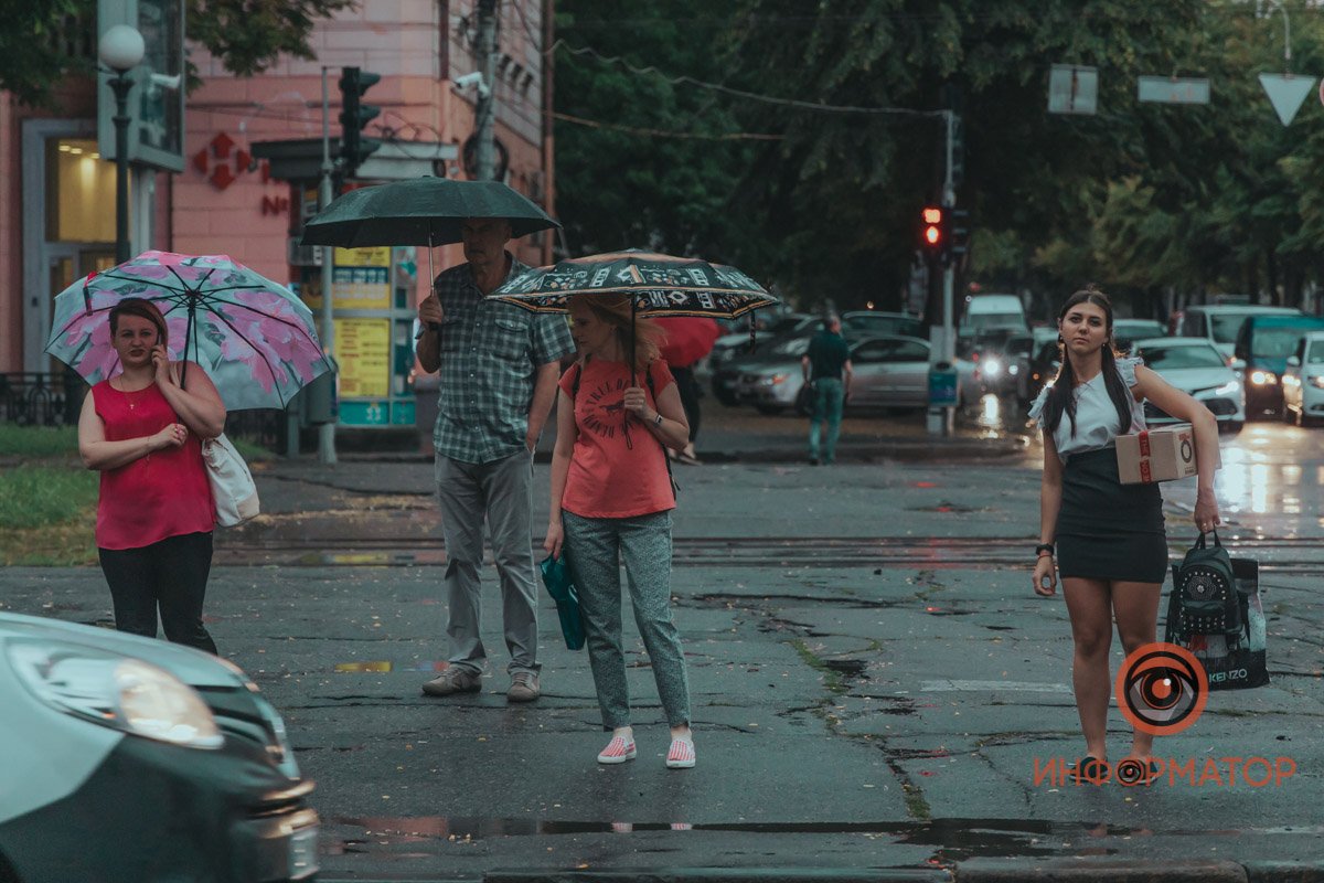 По Днепру вновь прошелся летний дождь: непогода в фото 7