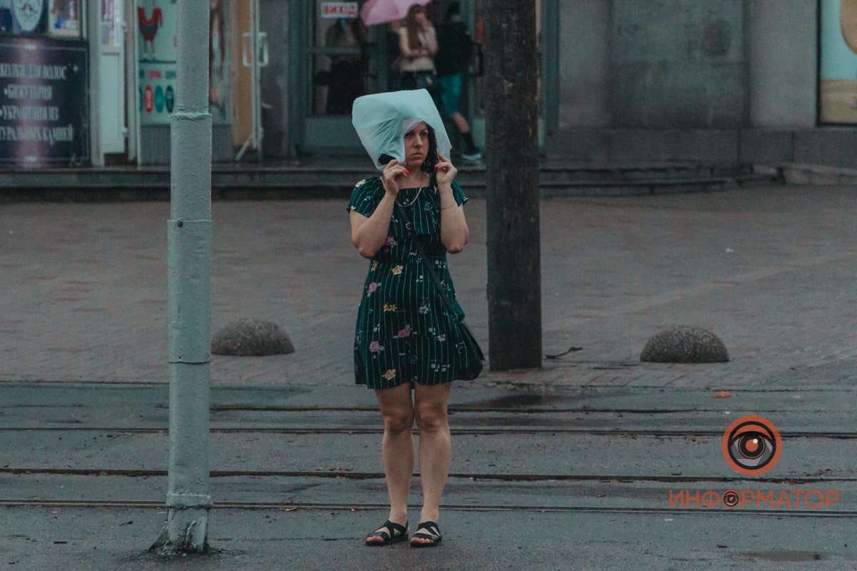 По Днепру вновь прошелся летний дождь: непогода в фото 9