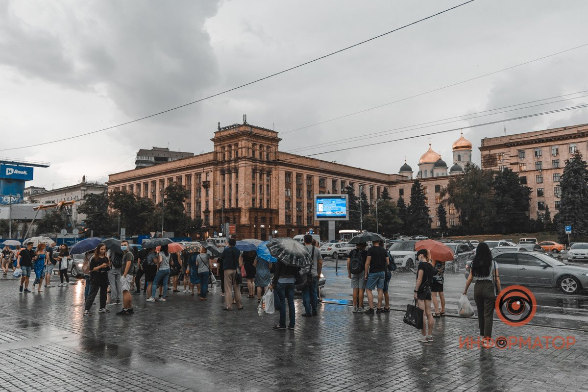 По Днепру вновь прошелся летний дождь: непогода в фото 11