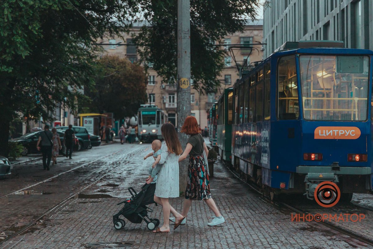 По Днепру вновь прошелся летний дождь: непогода в фото 14