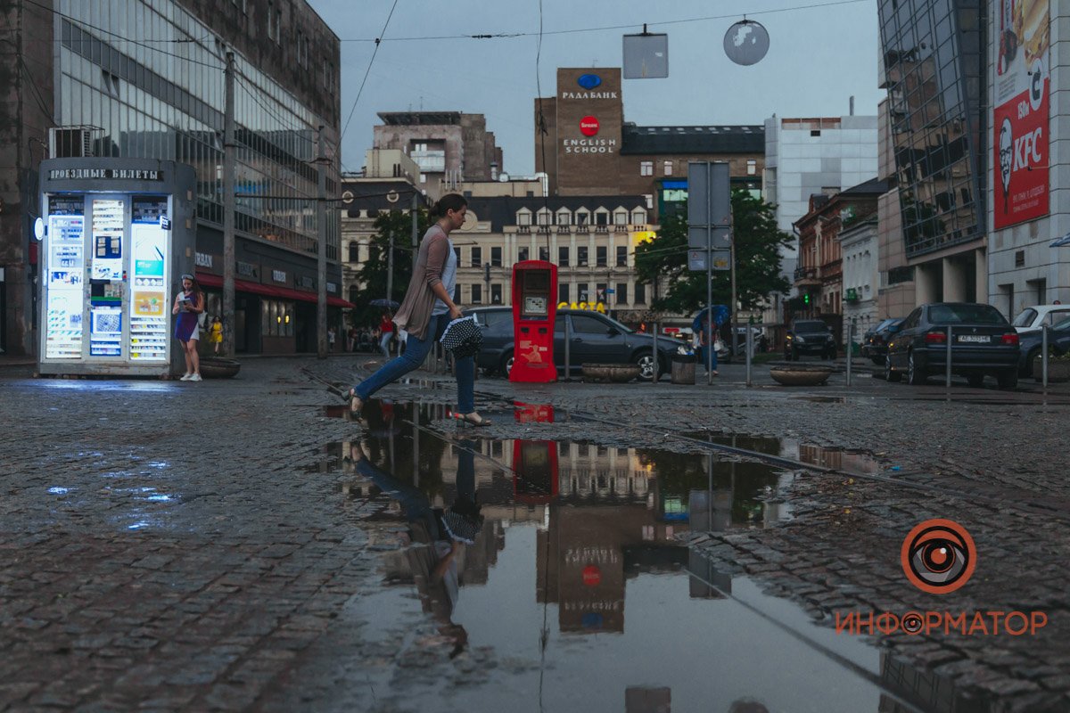 По Днепру вновь прошелся летний дождь: непогода в фото 15