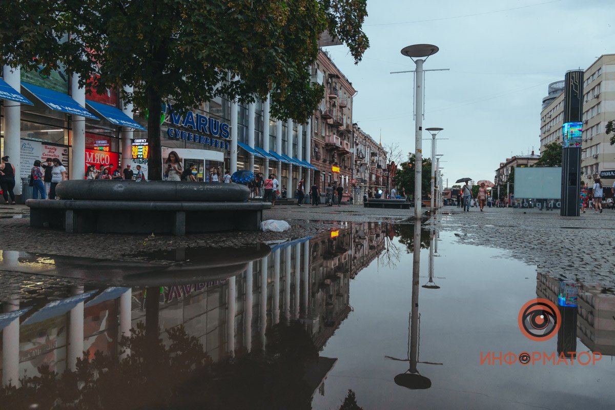 По Днепру вновь прошелся летний дождь: непогода в фото 17