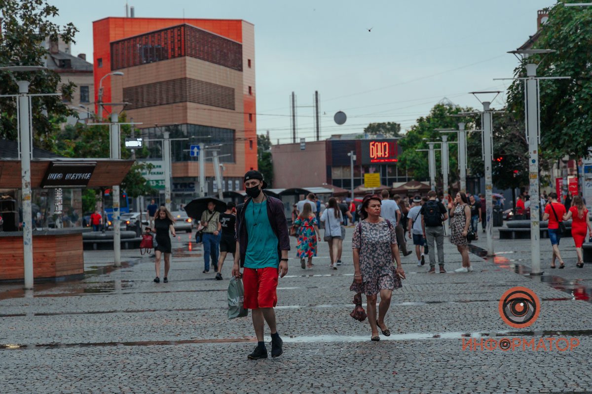 По Днепру вновь прошелся летний дождь: непогода в фото 18