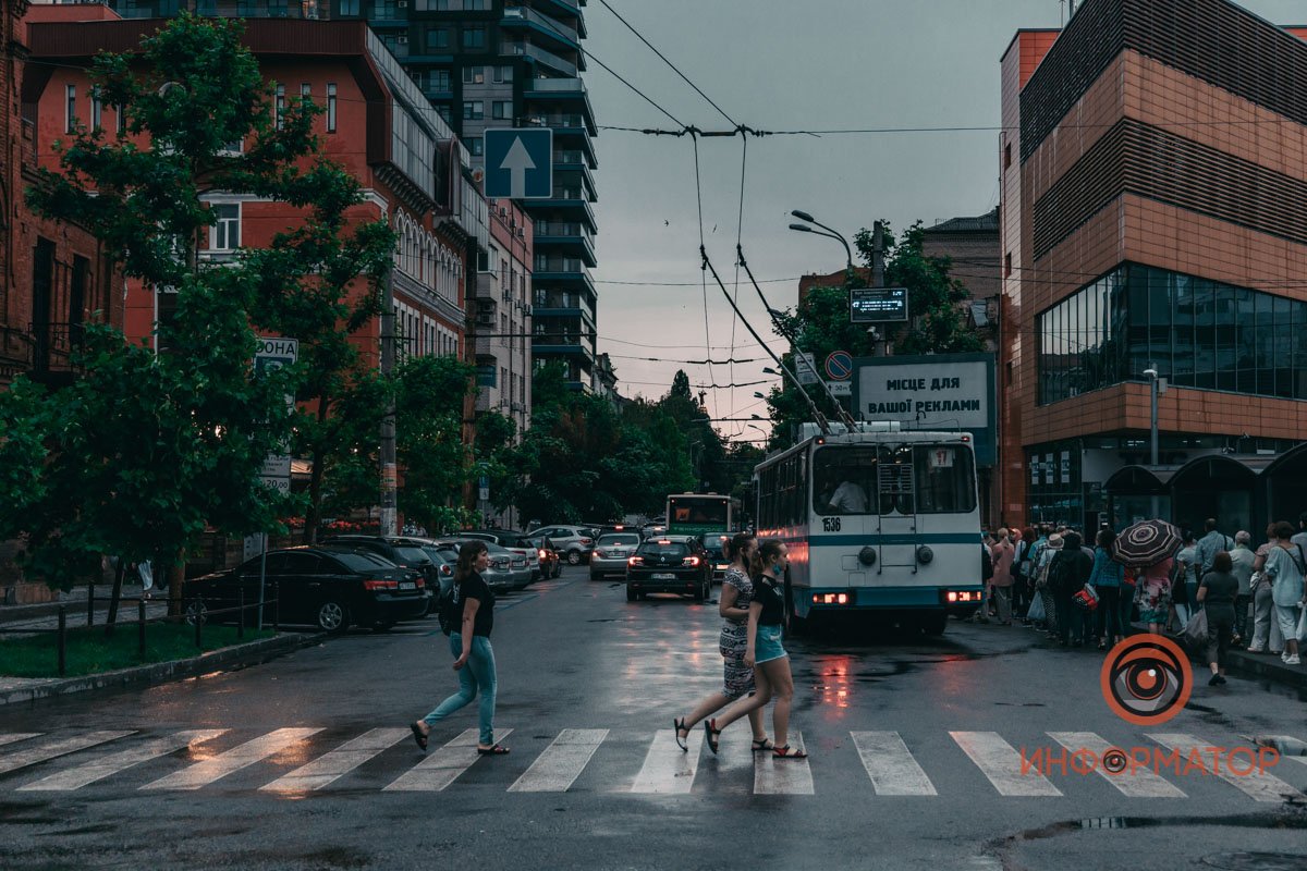 По Днепру вновь прошелся летний дождь: непогода в фото 21