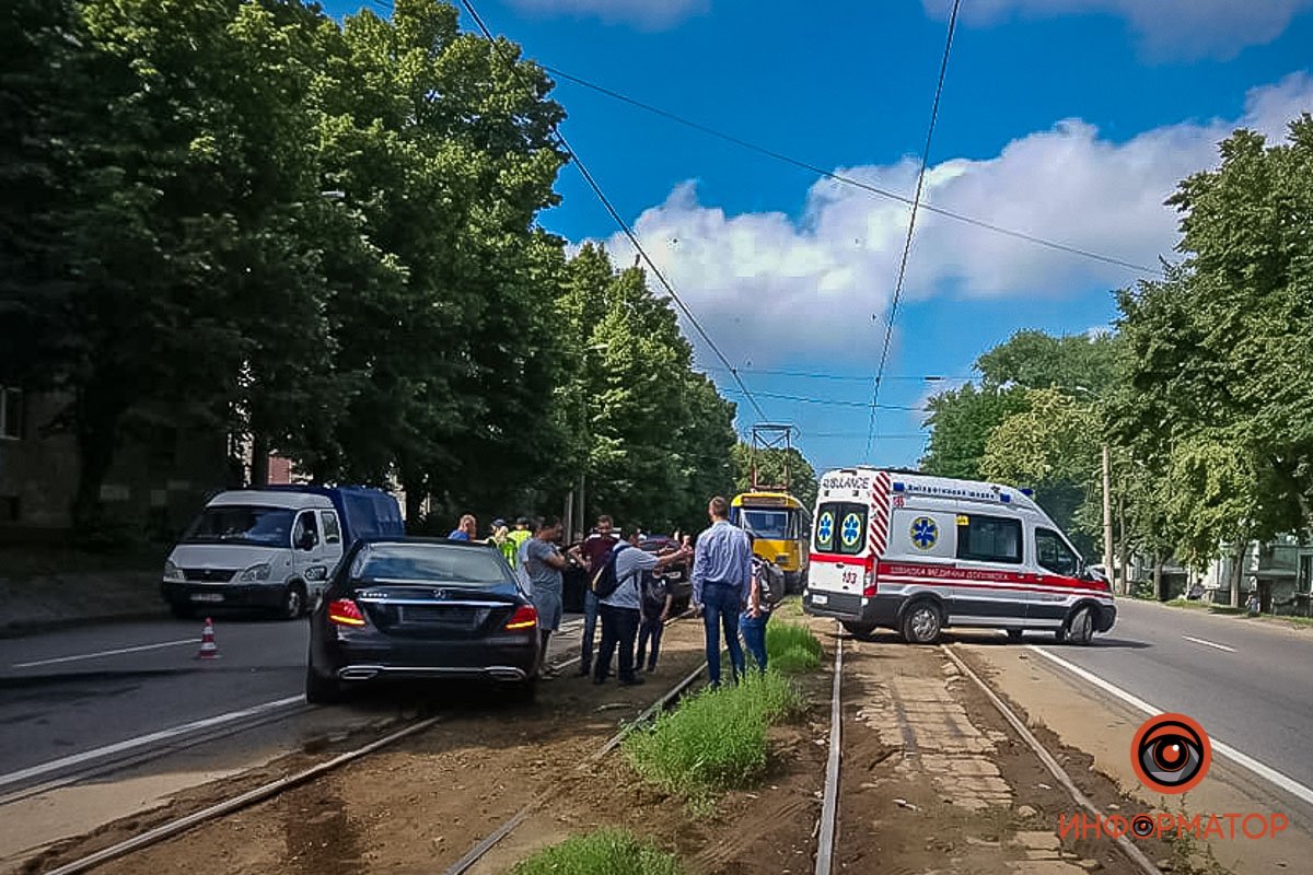 Движение электротранспорта было парализовано