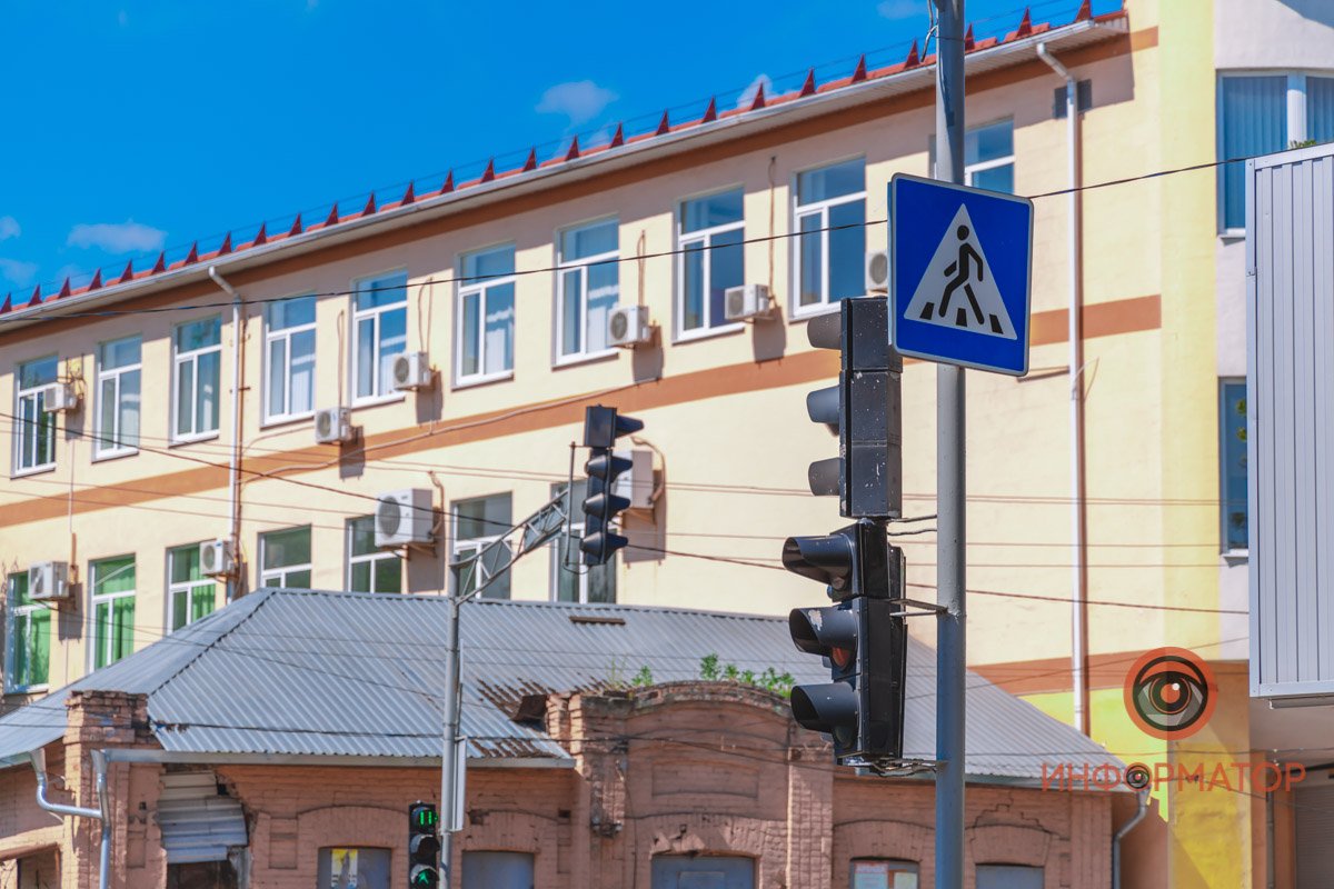 Водитель ехал на зеленый свет Водитель ехал на зеленый свет