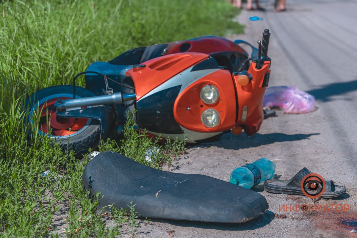 Мотороллер просунулся около 15 метров Мотороллер просунулся около 15 метров