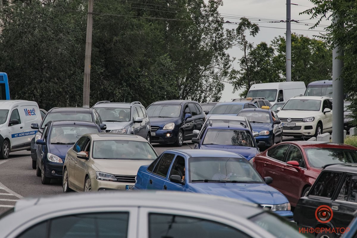 Центр Днепра застрял в пробках 1