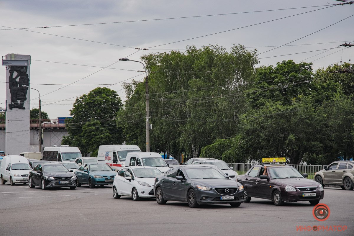 Центр Днепра застрял в пробках 3
