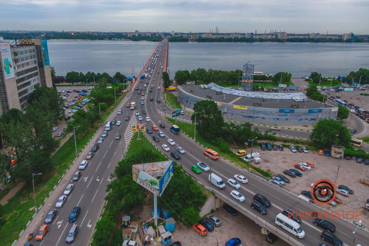 Центр Днепра застрял в пробках 5