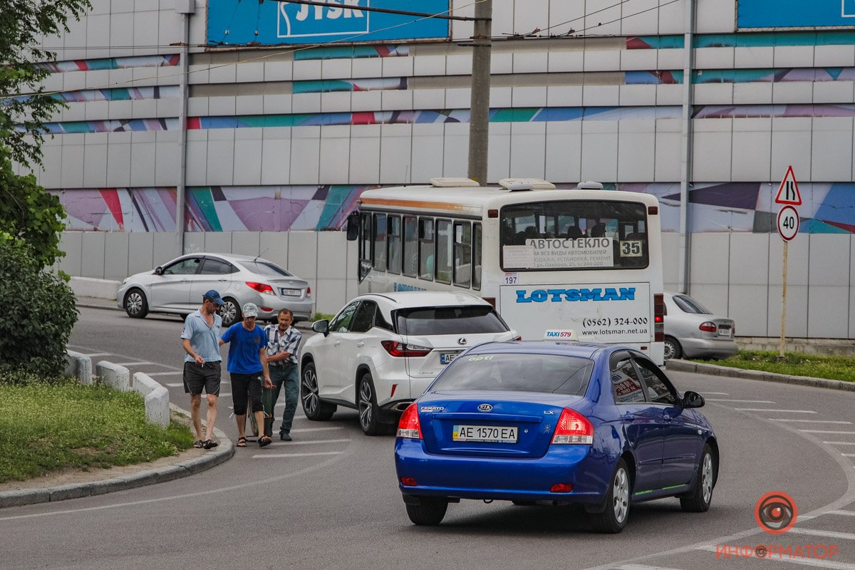 Центр Днепра застрял в пробках 9