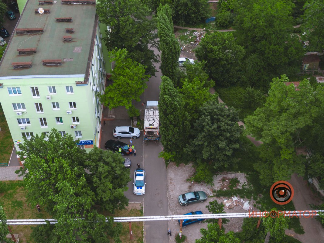 Полиция на месте, территорию оградили лентами