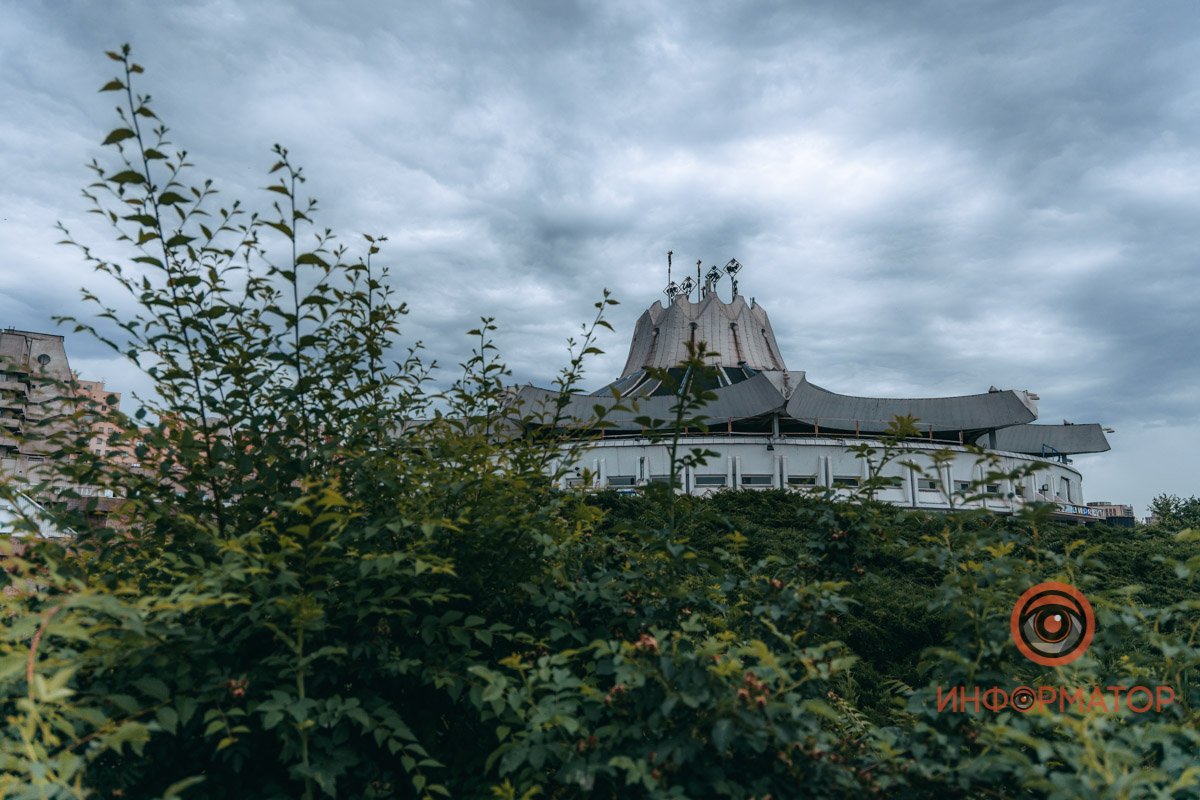 Привычные глазу обывателя здания меняются в такую погоду