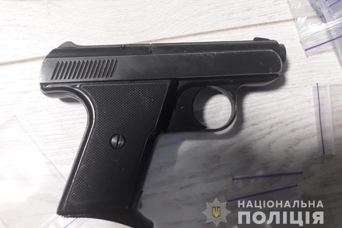 Также мужчина хранил дома оружие