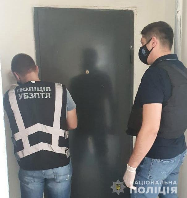 Цех по производству поддельных документов мужчина организовал у себя дома Цех по производству поддельных документов мужчина организовал у себя дома