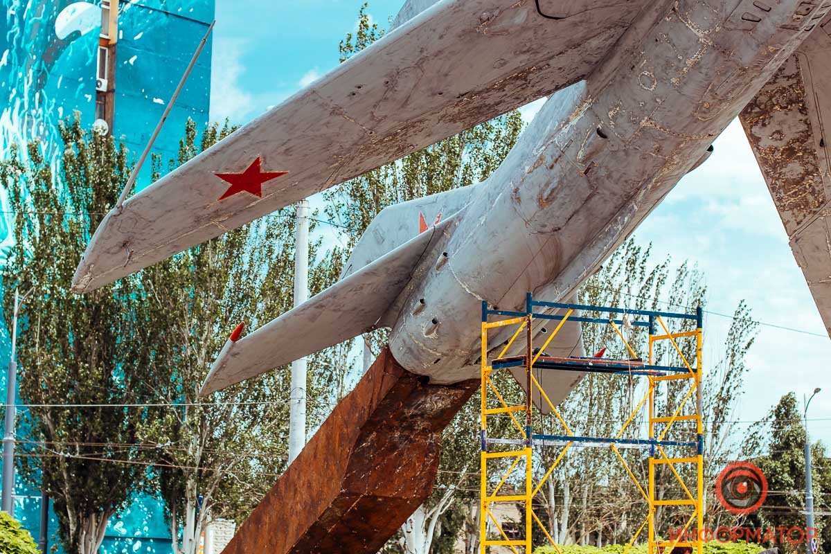 Старенький самолет решили «вернуть к жизни» Старенький самолет решили «вернуть к жизни»