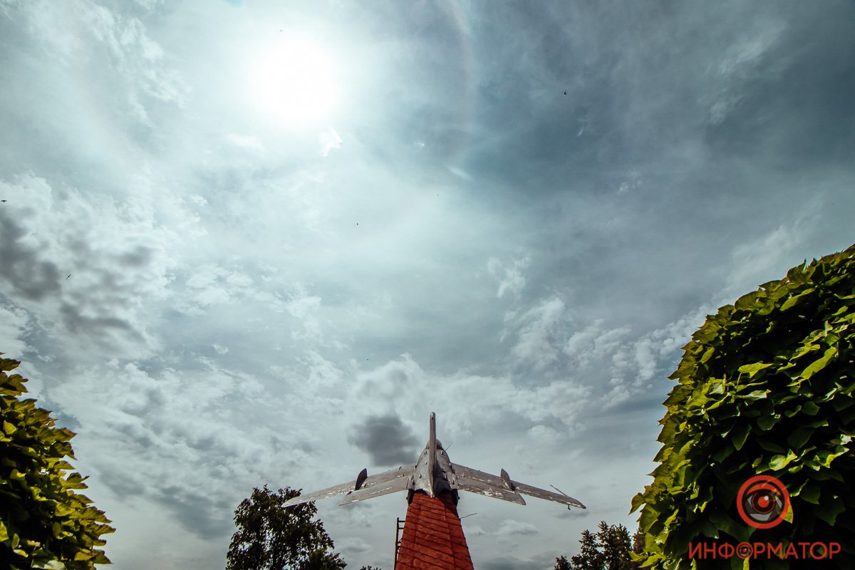 Появился памятник летчикам 17-той воздушной армии здесь 45 лет назад Появился памятник летчикам 17-той воздушной армии здесь 45 лет назад