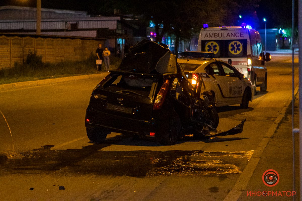 Предварительно, Ford спускался по кольцу на Большую Диевскую и въехал в ГАЗель