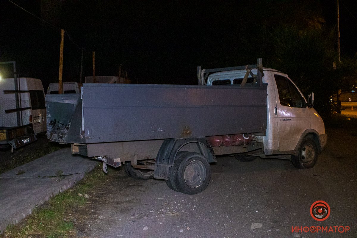 ГАЗель вынесло за пределы дороги