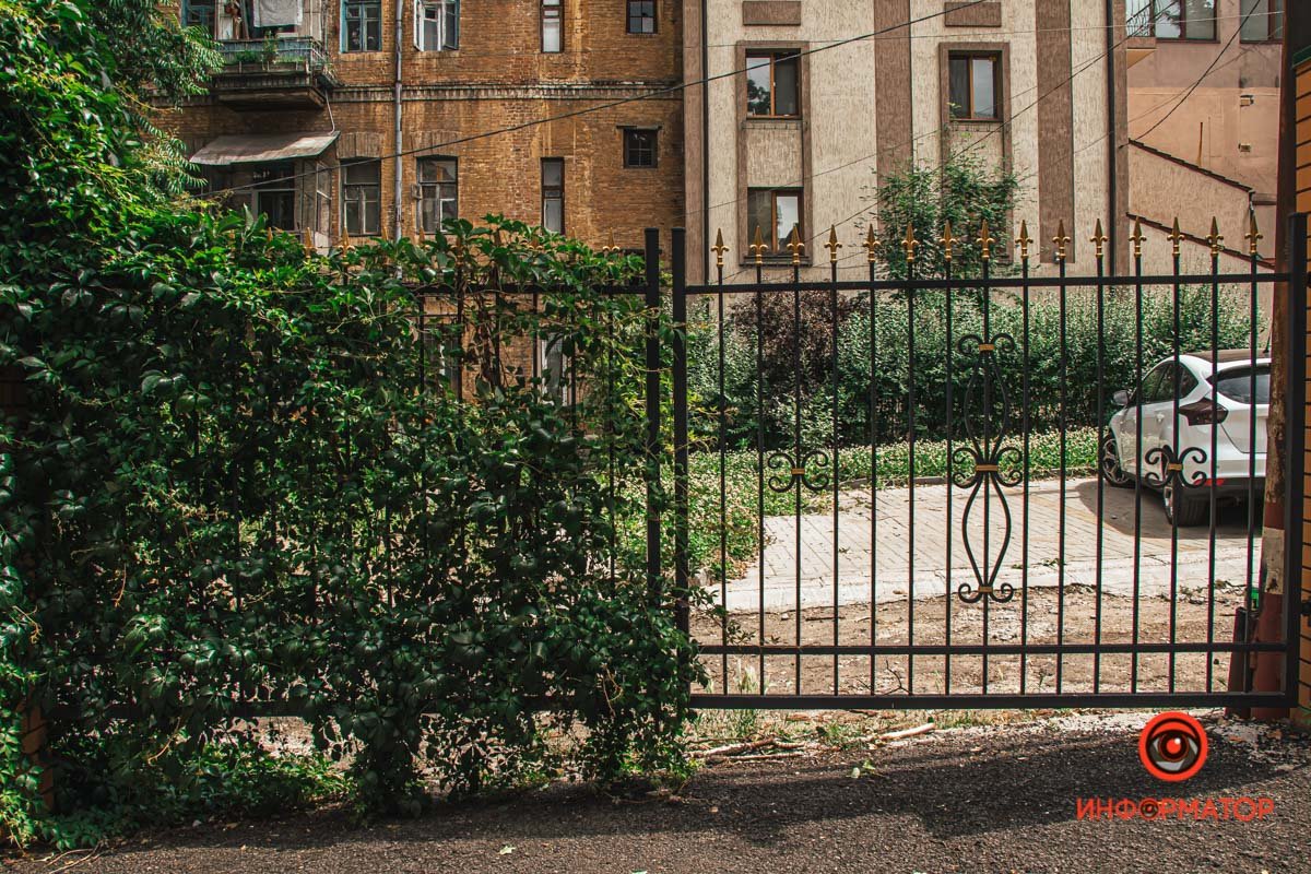 Днепр в закоулках: как выглядят центральные дворики города в летний день 1