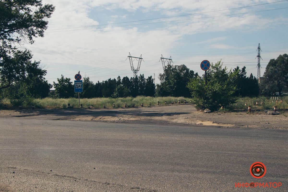 В Днепре, возле авторынка на Северном, из-за плохой дороги страдают автомобили 2