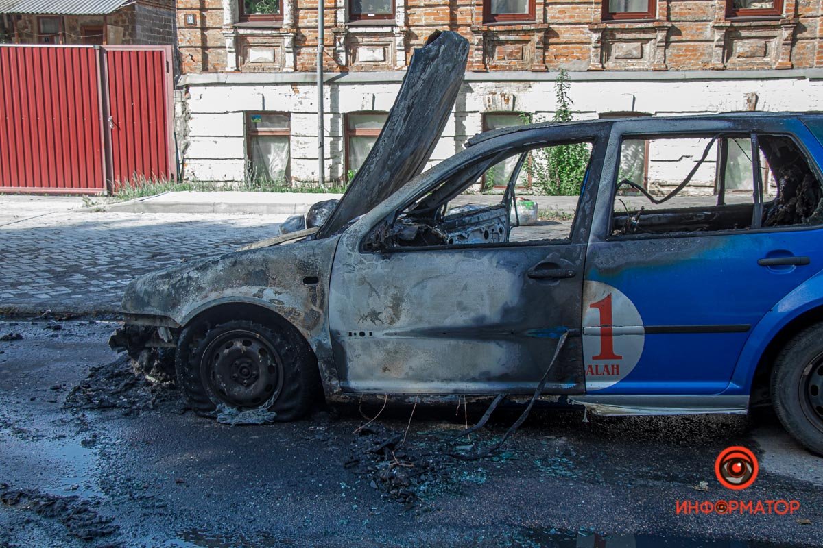 В Днепре на Светлова во время движения загорелся Volkswagen 4