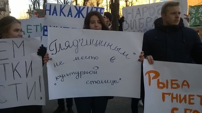 Убитые дороги и дома с трещинами: что думают избиратели в Днепре о депутате Геннадии Глядчишине 1