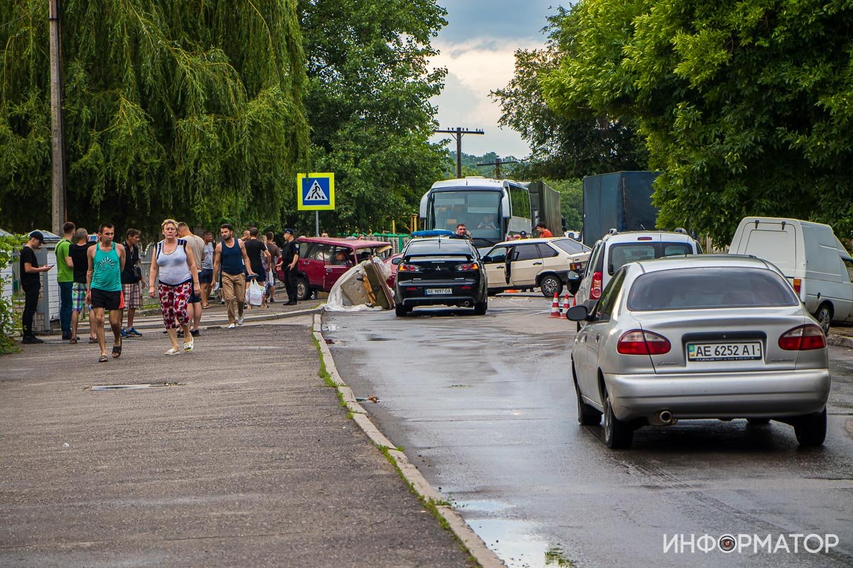 Авария произошла напротив школы № 94 Авария произошла напротив школы № 94