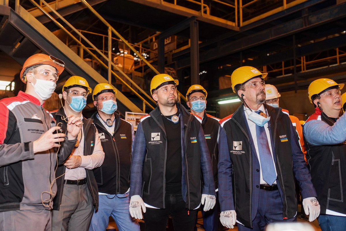 Лидеры партии «Слуга народа» посетили завод «Интерпайп Сталь» 1
