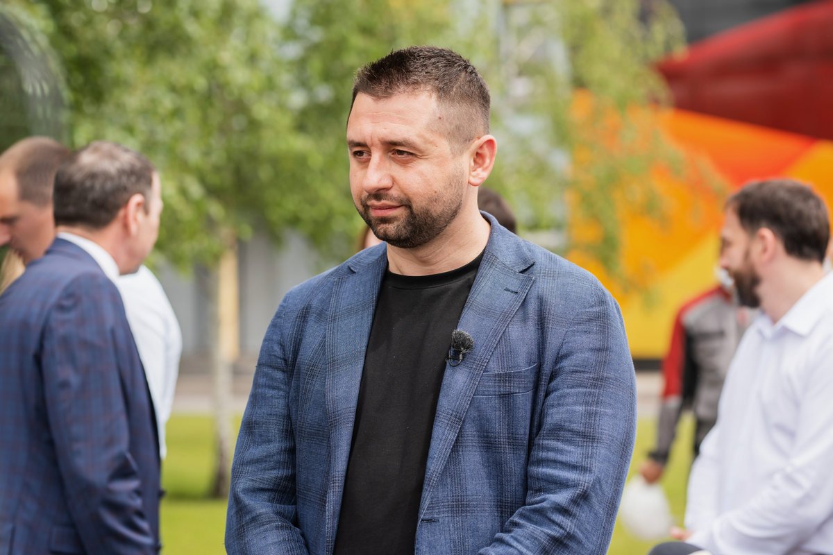 Лидеры партии «Слуга народа» посетили завод «Интерпайп Сталь» 2