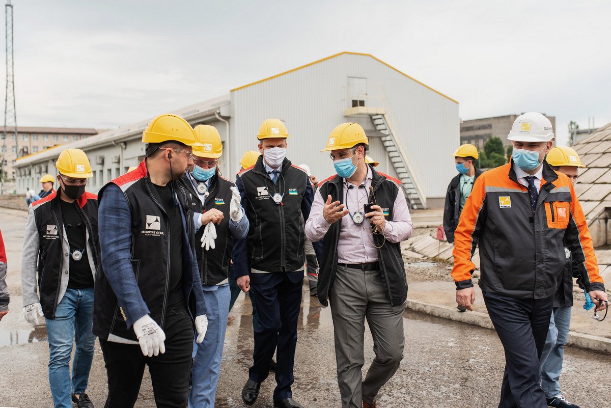 Лидеры партии «Слуга народа» посетили завод «Интерпайп Сталь» 3