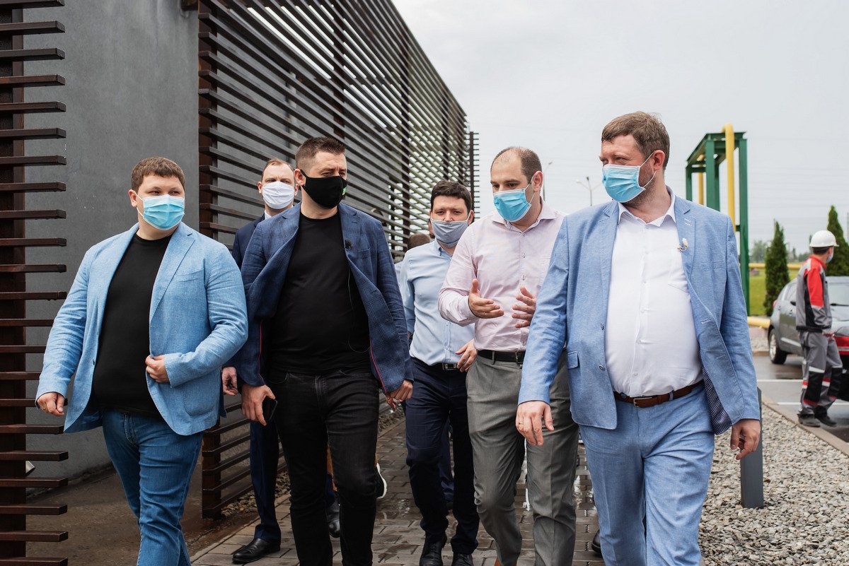 Лидеры партии «Слуга народа» посетили завод «Интерпайп Сталь» 4