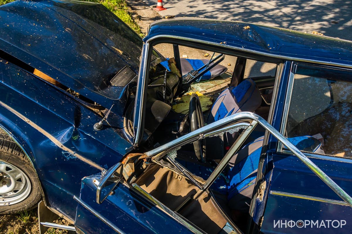 В салоне ВАЗа были три человека