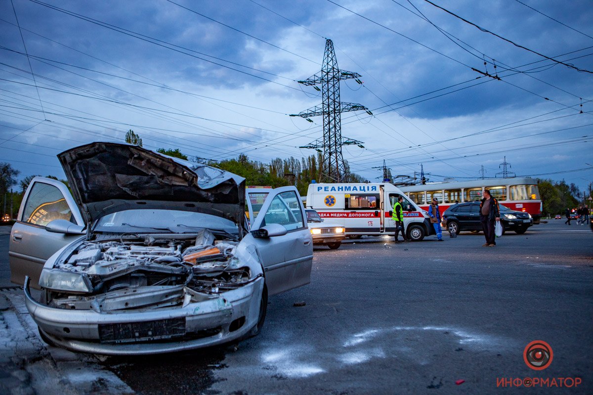 ДТП на перекрестке проспекта Богдана Хмельницкого с улицей Шинной