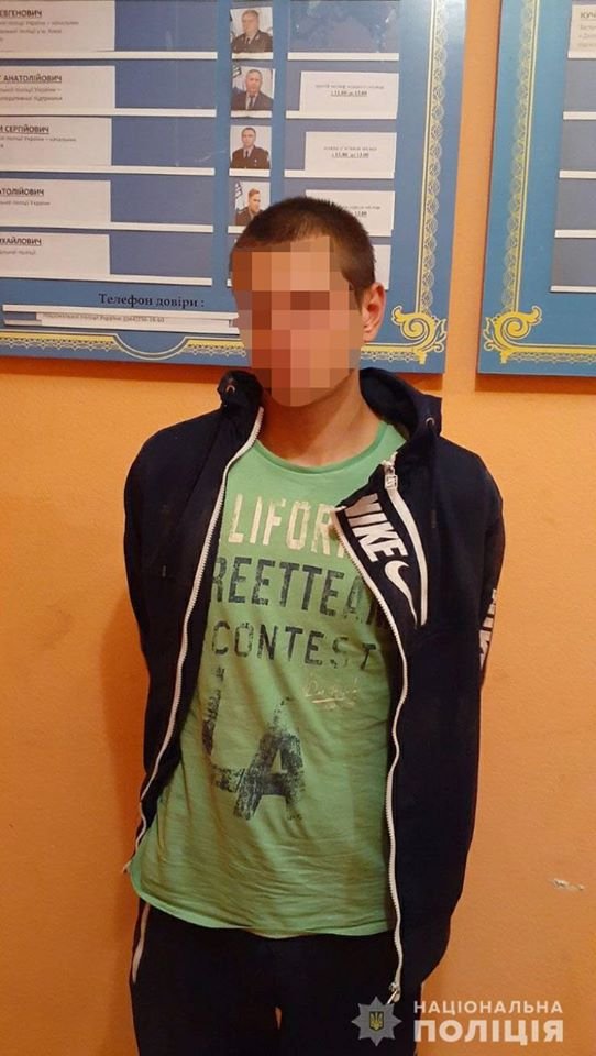 В Днепре мужчина залез в чужую квартиру и закрылся в ванной, чтобы принять душ 1