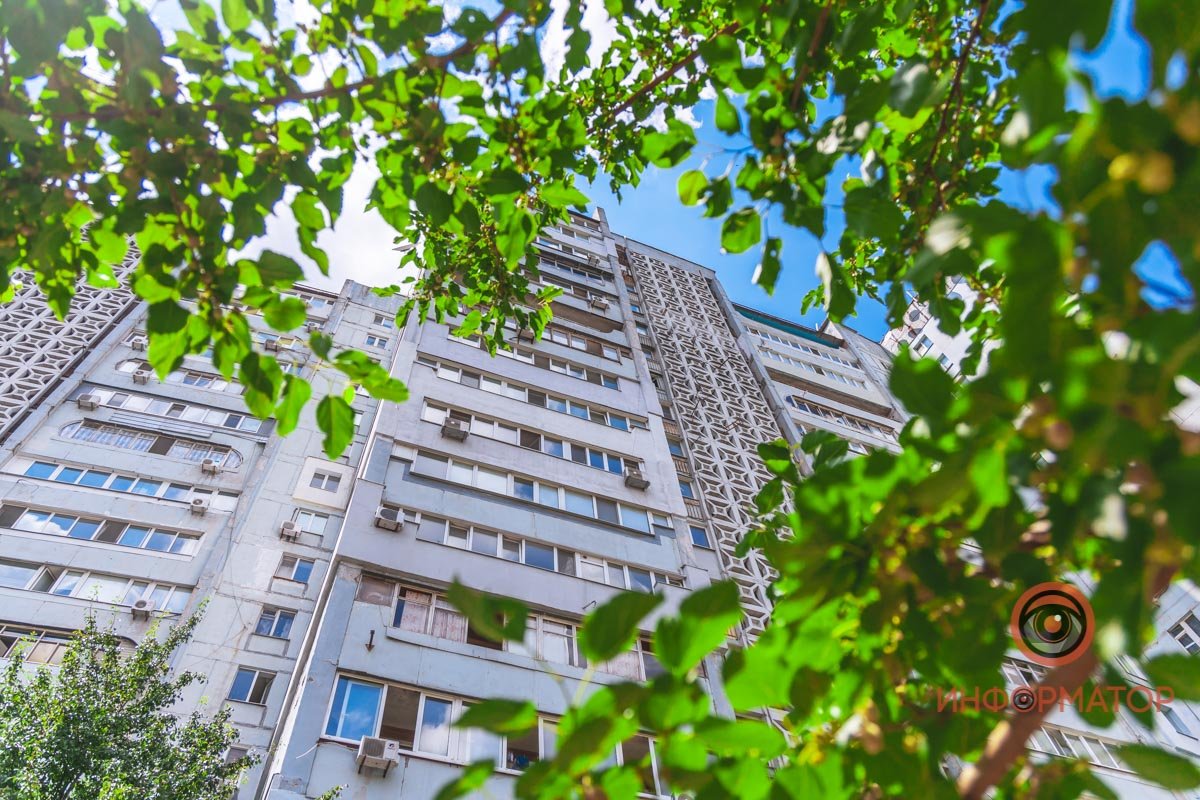 Предварительно, мужчина жил в квартире на 13-м этаже