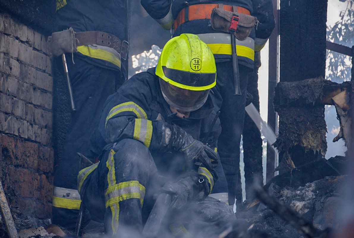 Огонь тушили три бригады пожарно-спасательных частей Огонь тушили три бригады пожарно-спасательных частей