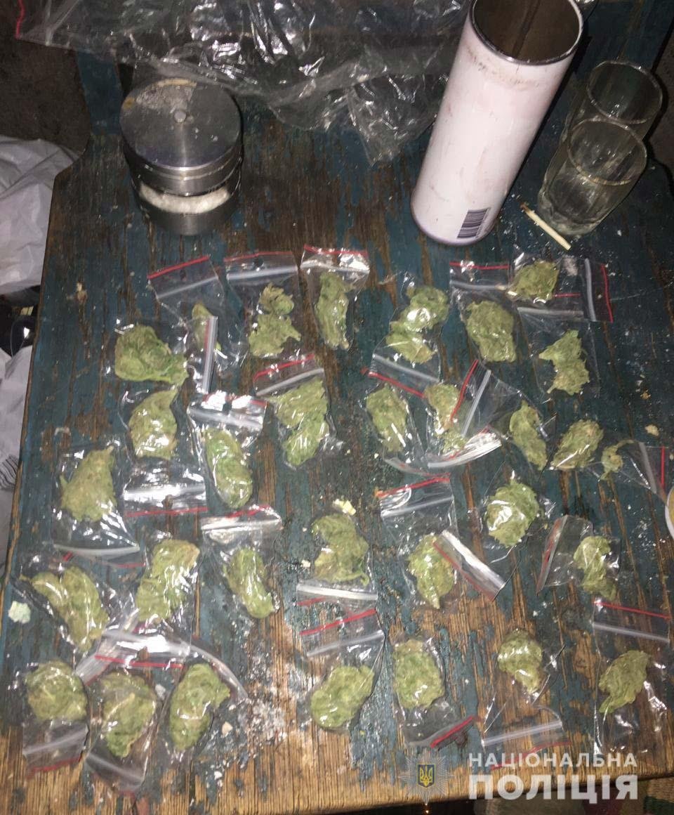 У мужчины обнаружили 60 слип-пакетов, весы и измельчитель У мужчины обнаружили 60 слип-пакетов, весы и измельчитель