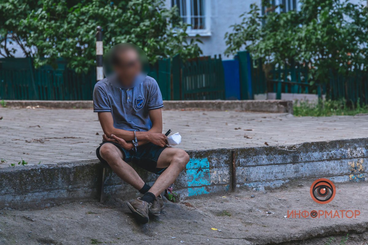 Мужчину задержали силой Мужчину задержали силой