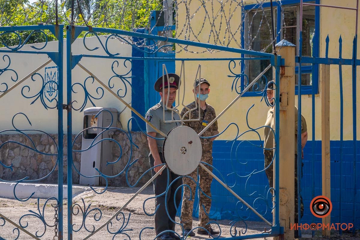 В Днепре на Данилы Галицкого заметили вооруженных правоохранителей и спецтехнику: что происходит 5