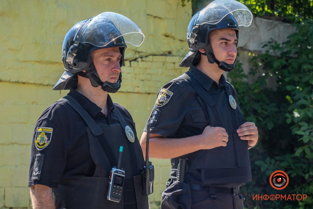 В Днепре на Данилы Галицкого заметили вооруженных правоохранителей и спецтехнику: что происходит 6