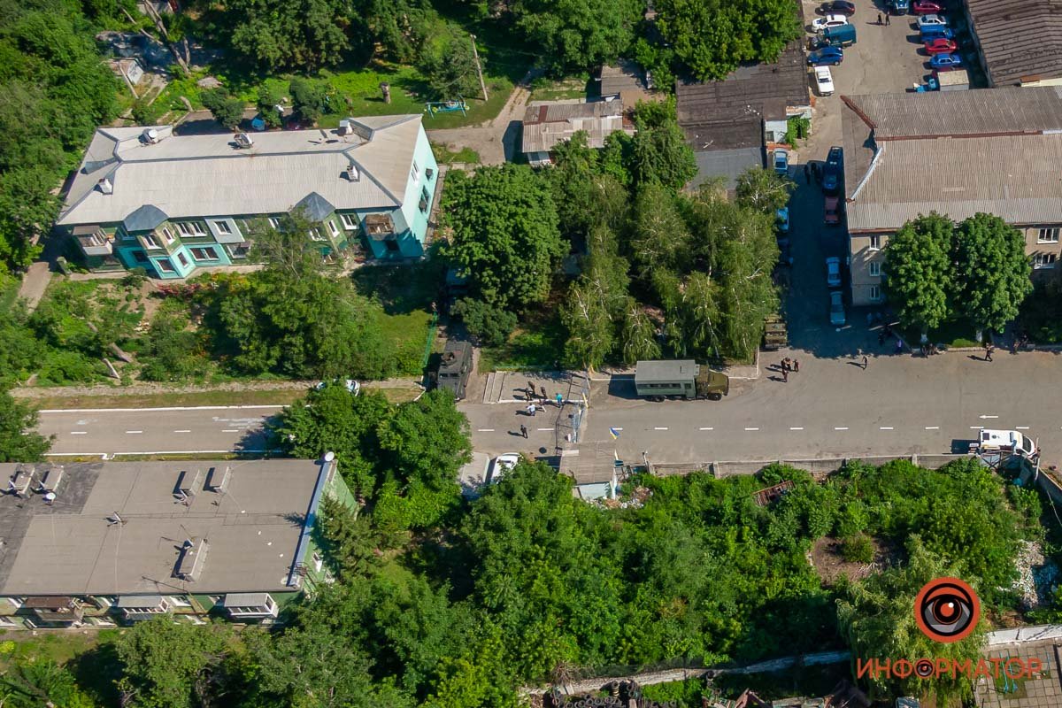 В Днепре на Данилы Галицкого заметили вооруженных правоохранителей и спецтехнику: что происходит 10