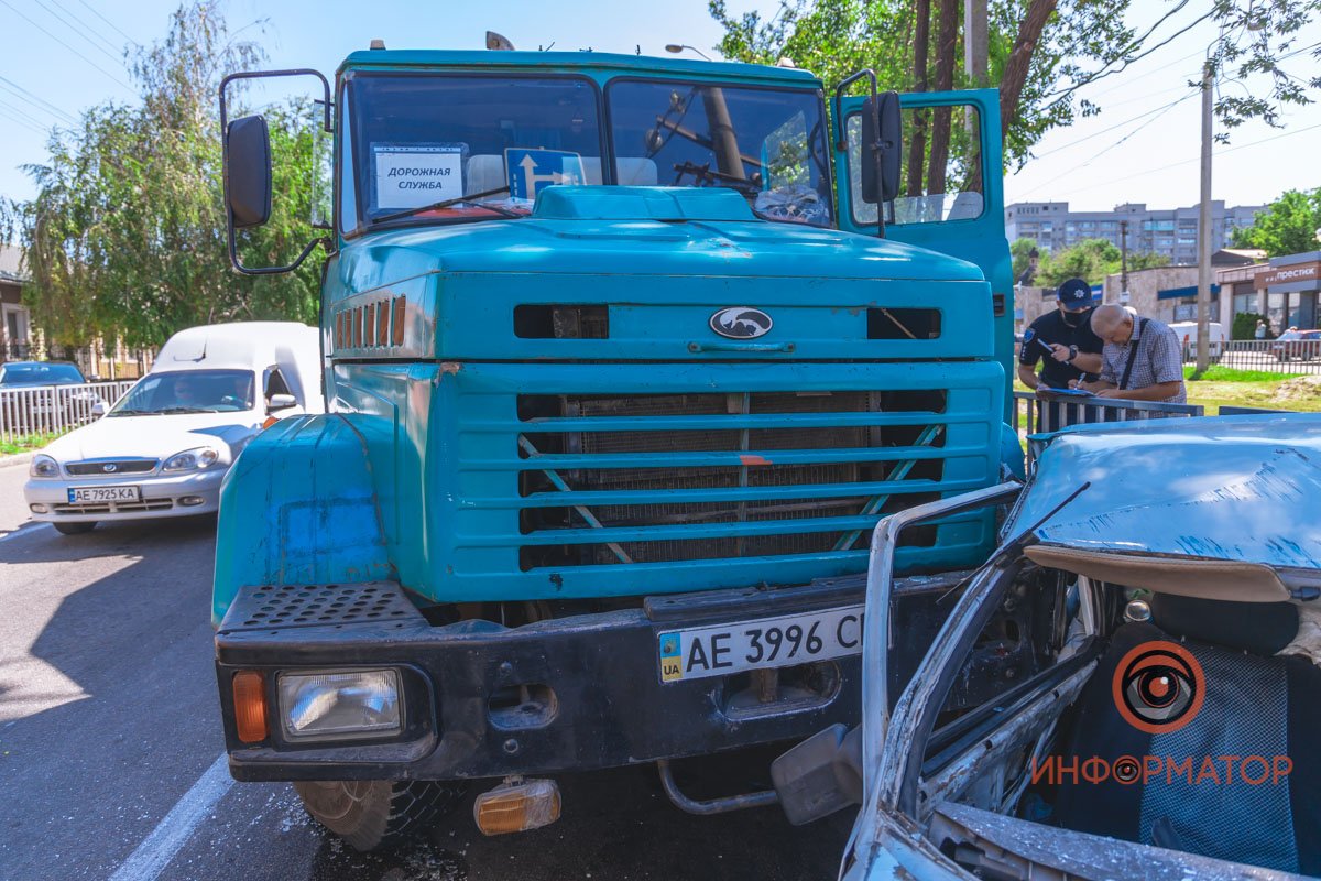 КрАЗ ехал вниз по Рабочей